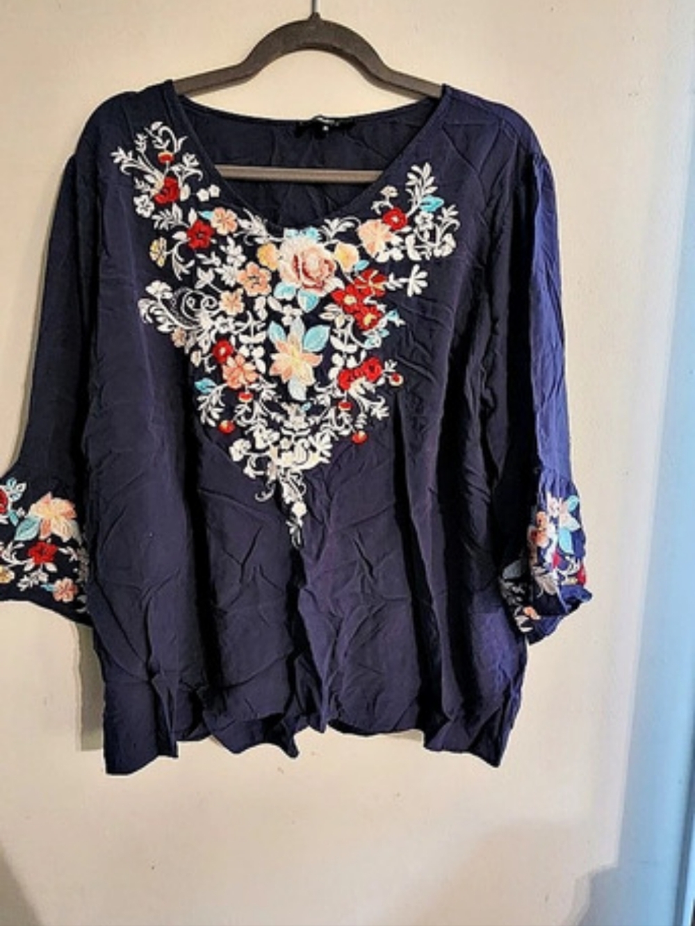 Andree By Unit Navy Blue Floral Embroidered V-Neck Peasant Top Plus Size 2X